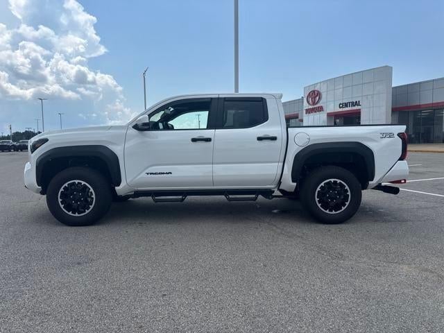 2025 Toyota Tacoma 4WD 4WD SR Double Cab 5' Bed MT (Natl)