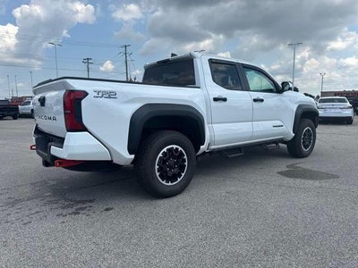 2025 Toyota Tacoma 4WD 4WD SR Double Cab 5' Bed MT (Natl)