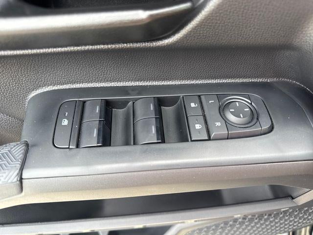2025 Toyota Tacoma 2WD 2WD SR5 Double Cab 5' Bed AT (SE)