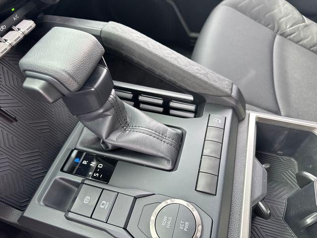 2025 Toyota Tacoma 2WD 2WD SR5 Double Cab 5' Bed AT (SE)