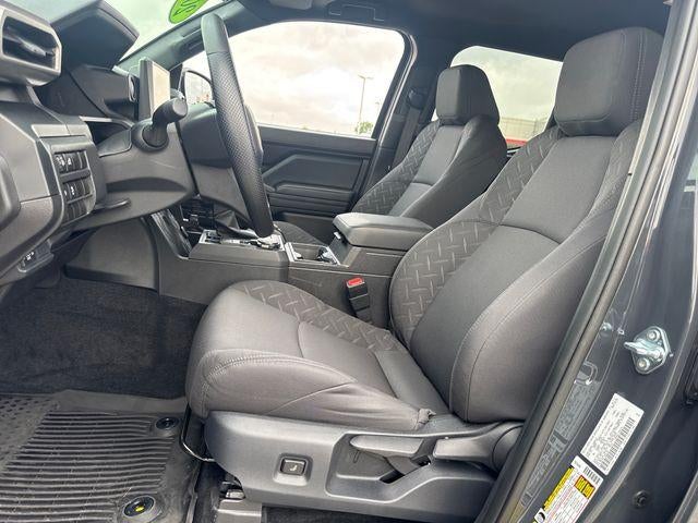2026 Toyota Tacoma 4WD 4WD SR Double Cab 5' Bed AT (GS)