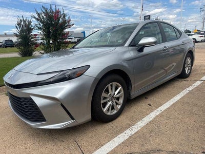 2025 Toyota Camry LE (SE)