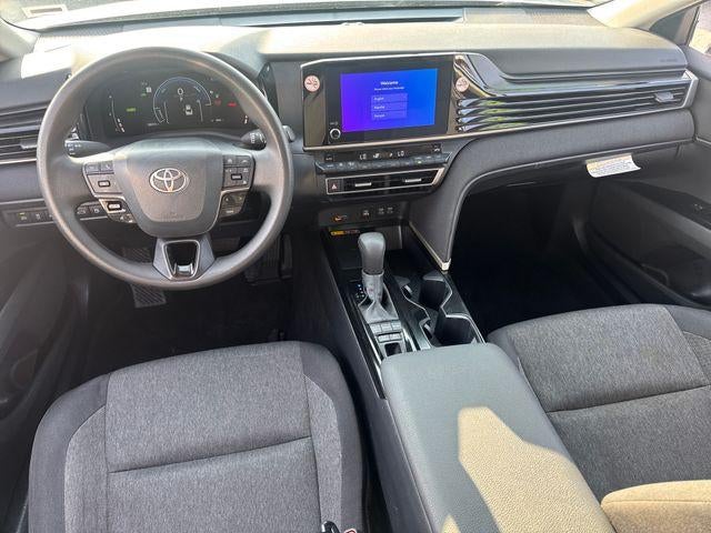 2025 Toyota Camry LE (SE)