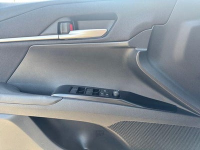 2025 Toyota Camry LE (SE)