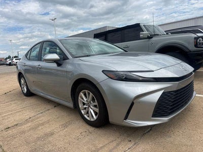 2025 Toyota Camry LE (SE)
