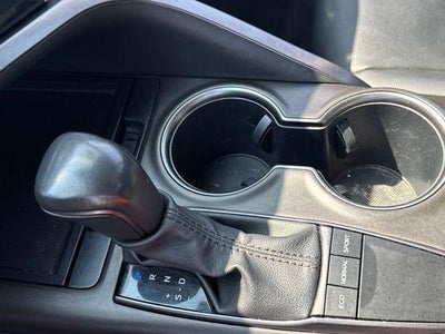2023 Toyota Camry SE Auto (SE)