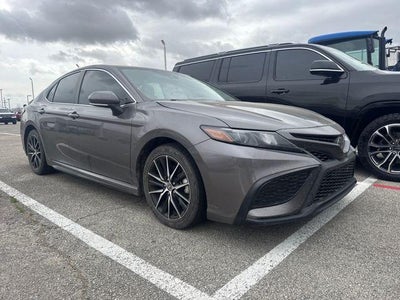 2023 Toyota Camry SE Auto (SE)