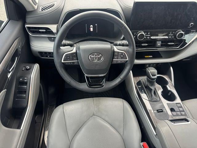 2025 Toyota Highlander Hybrid Limited AWD (Natl)