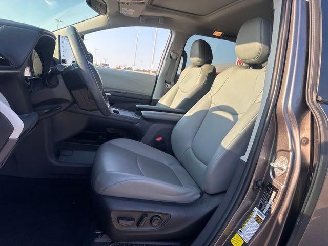 2022 Toyota Sienna XLE FWD 8-Passenger (Natl)