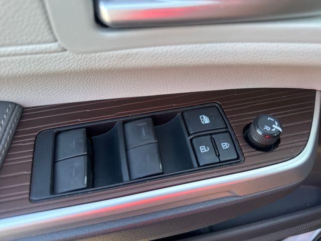 2022 Toyota Sienna XLE FWD 8-Passenger (Natl)
