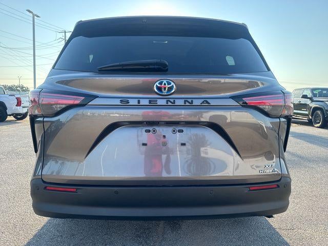 2022 Toyota Sienna XLE FWD 8-Passenger (Natl)