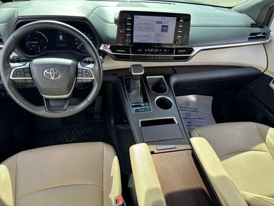 2023 Toyota Sienna XLE FWD 8-Passenger (Natl)