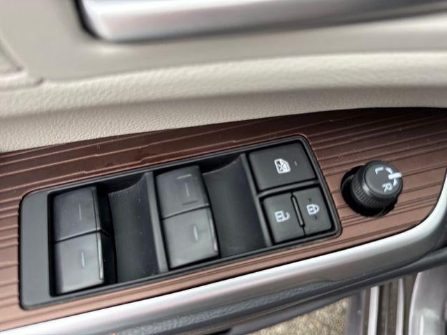 2024 Toyota Sienna XLE FWD 8-Passenger (Natl)