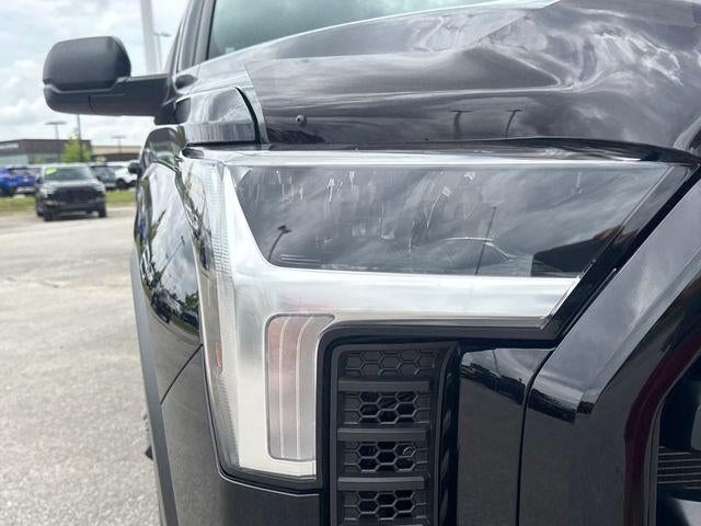 2025 Toyota Tundra 2WD 2WD SR5 CrewMax 5.5' Bed (SE)