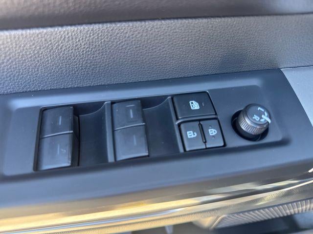 2026 Toyota Tundra 4WD 4WD SR5 CrewMax 5.5' Bed (SE)