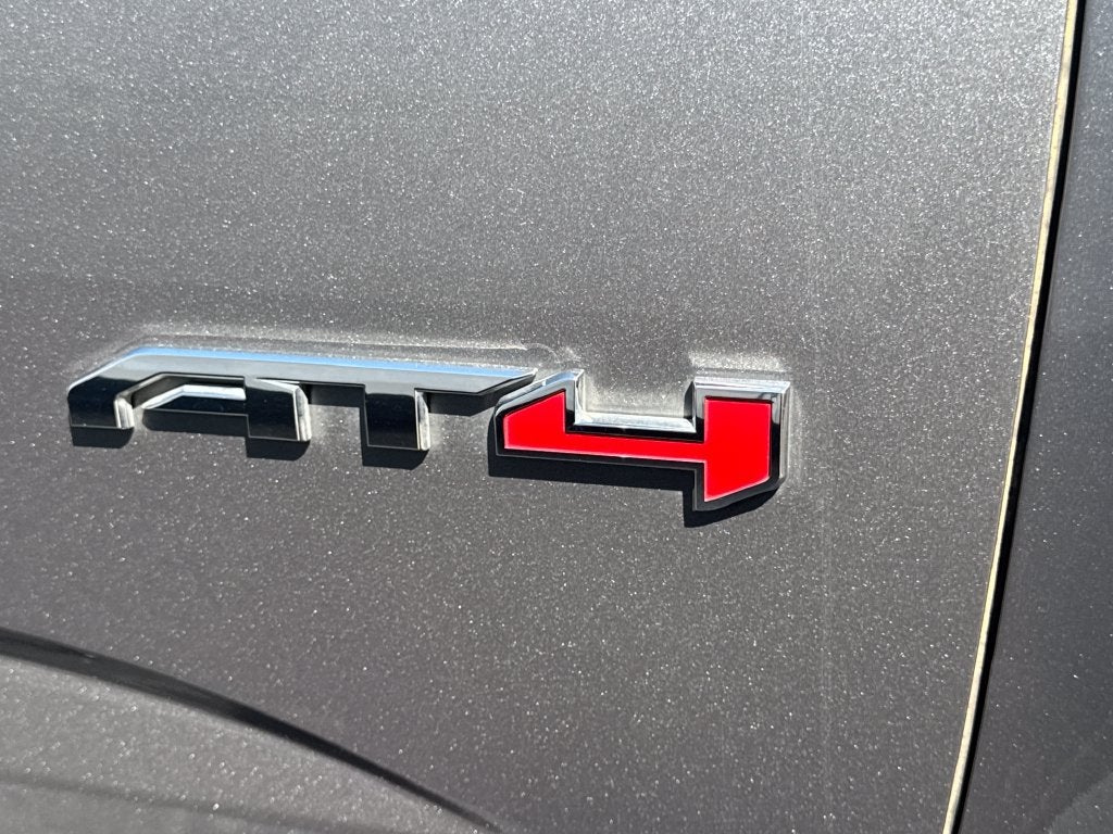 2022 GMC Canyon 4WD AT4 w/Leather