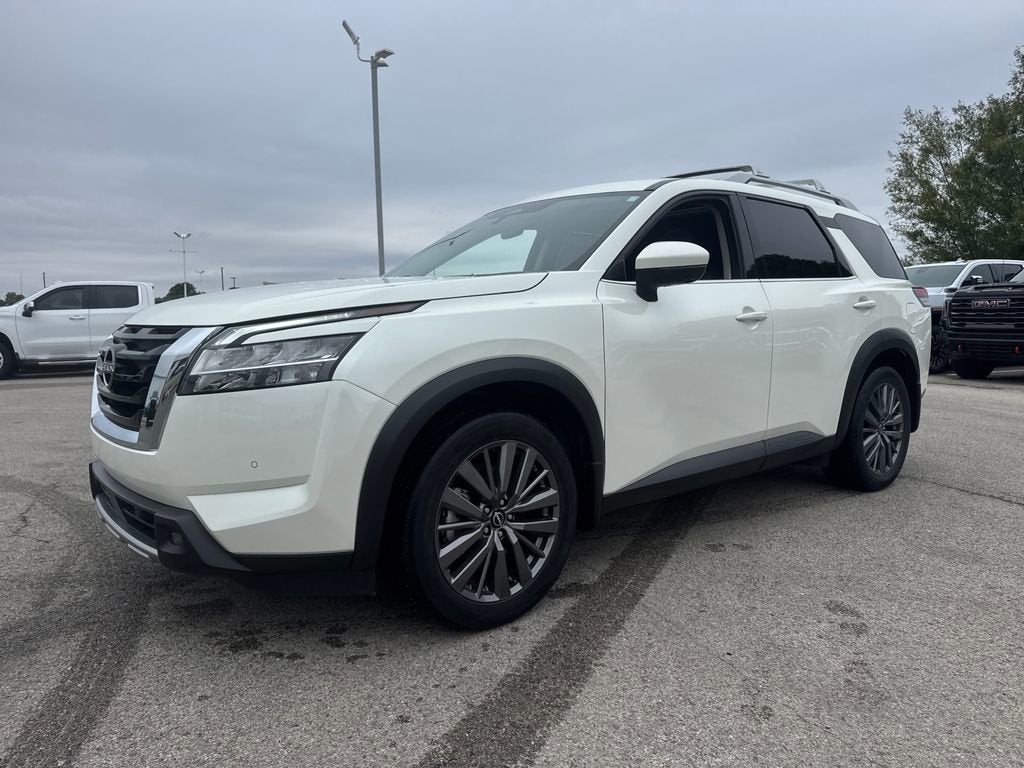 2024 Nissan Pathfinder SL