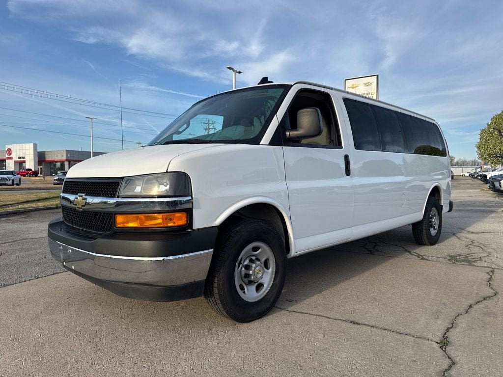 2024 Chevrolet Express Passenger 3500 1LT