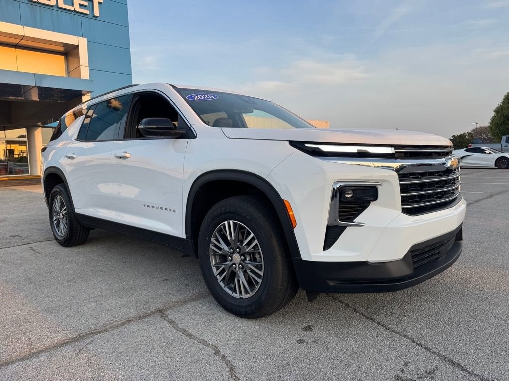 2025 Chevrolet Traverse LT