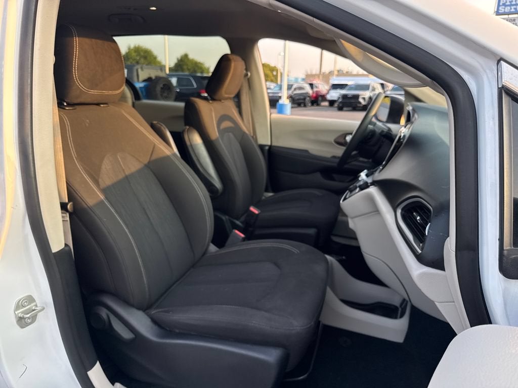2024 Chrysler Voyager LX