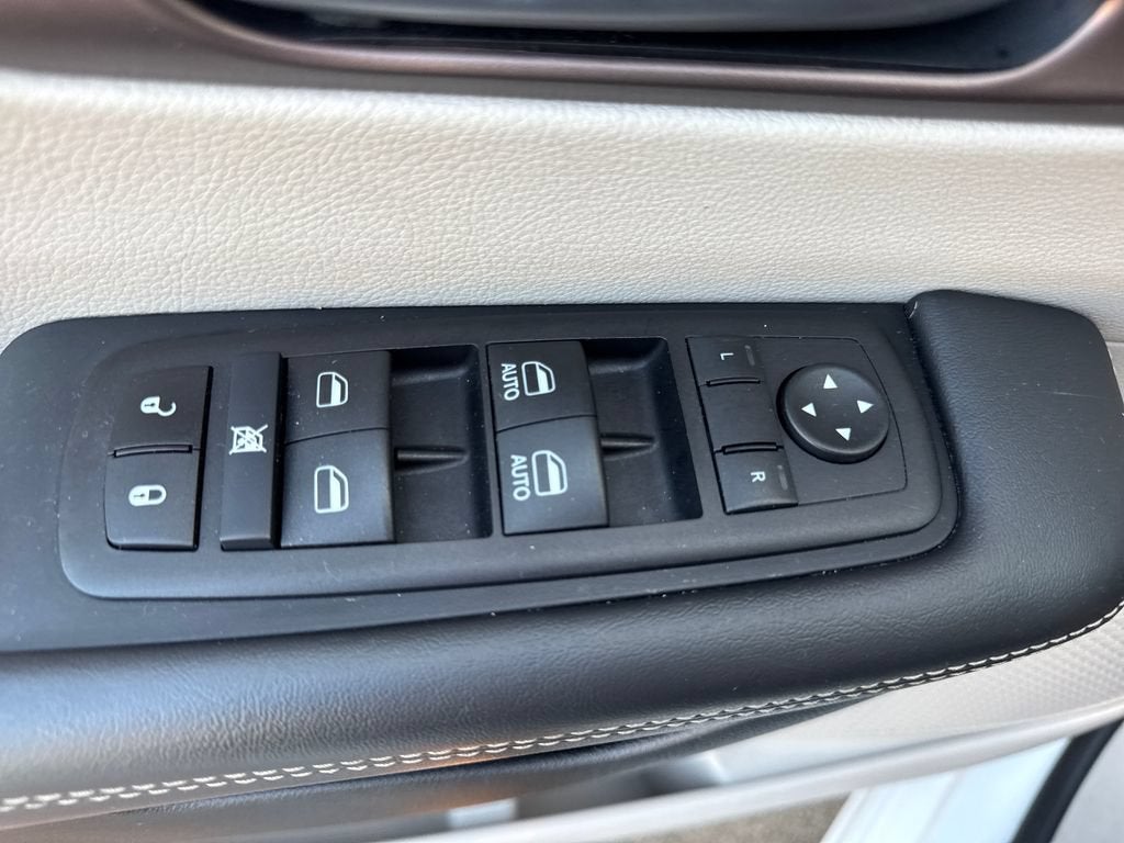 2024 Chrysler Voyager LX