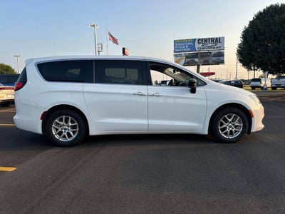 2024 Chrysler Voyager LX