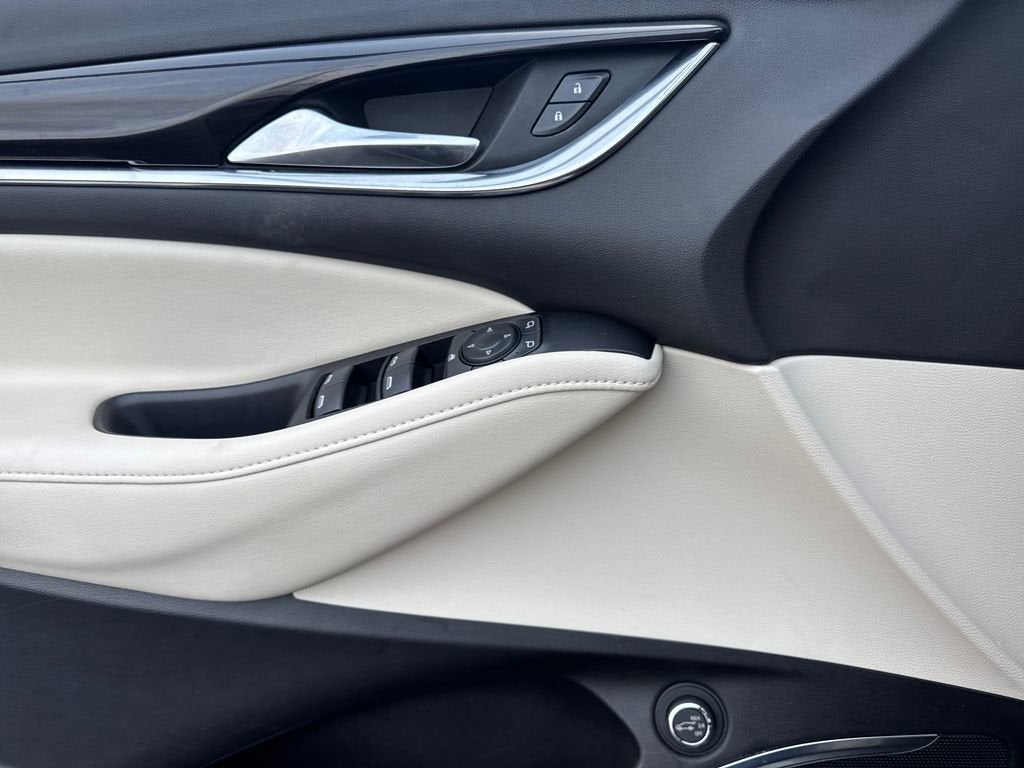 2022 Buick Enclave Essence