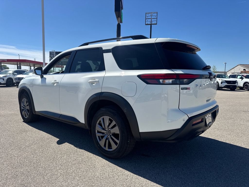 2025 Nissan Pathfinder SV