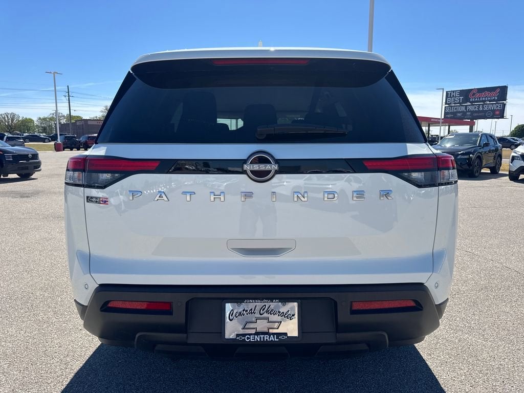 2025 Nissan Pathfinder SV