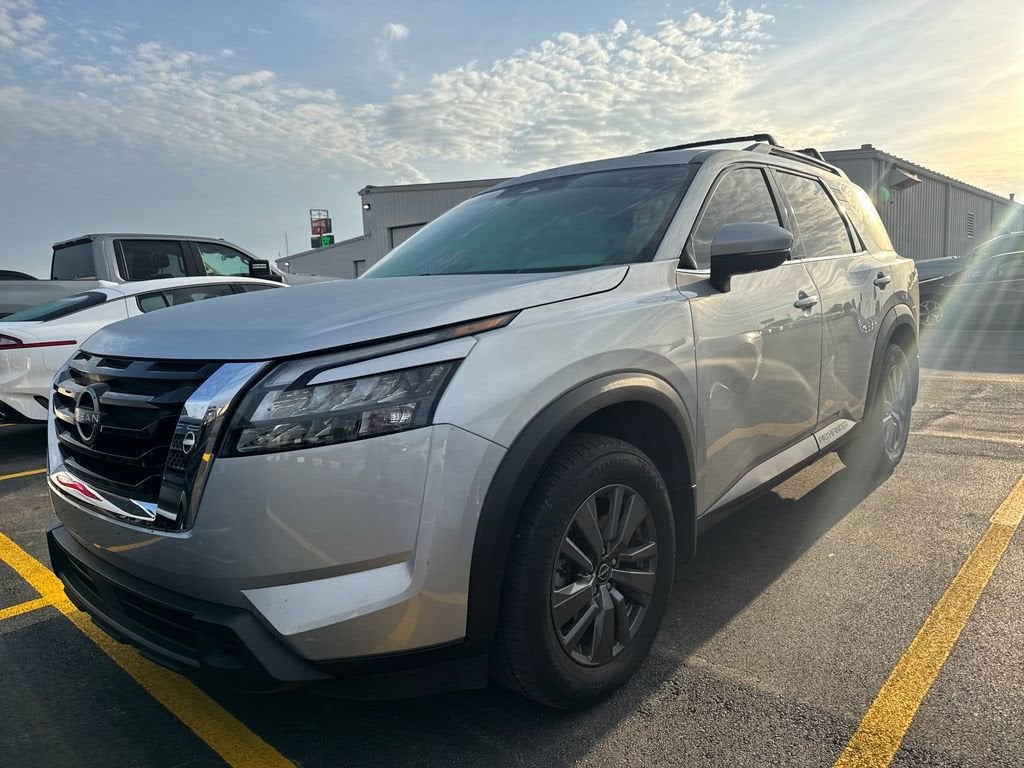 2024 Nissan Pathfinder SV