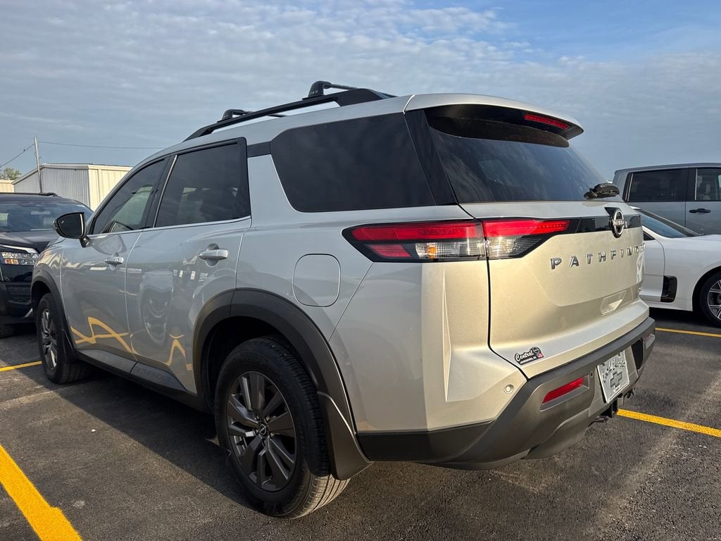 2024 Nissan Pathfinder SV