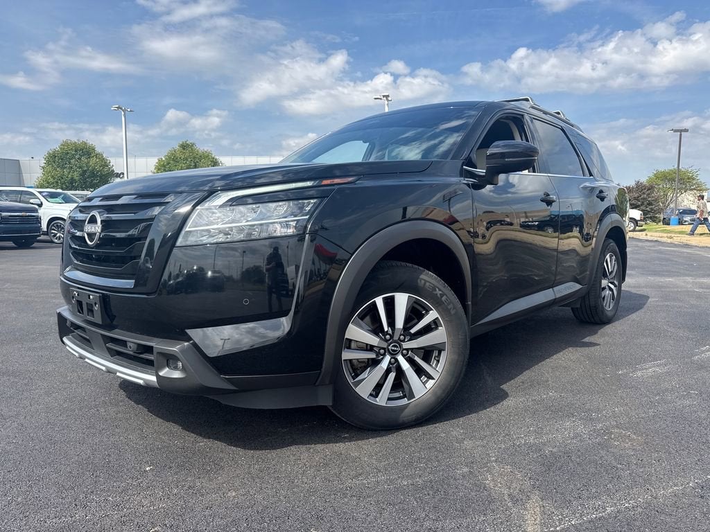 2023 Nissan Pathfinder SL