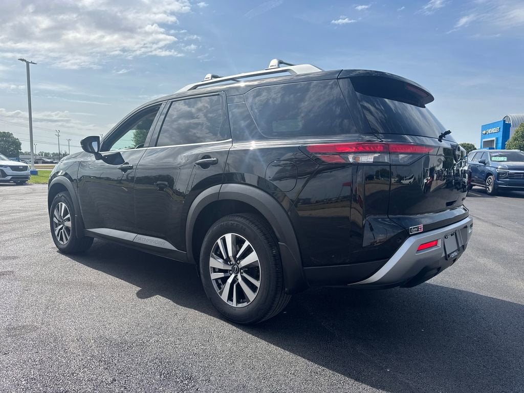 2023 Nissan Pathfinder SL