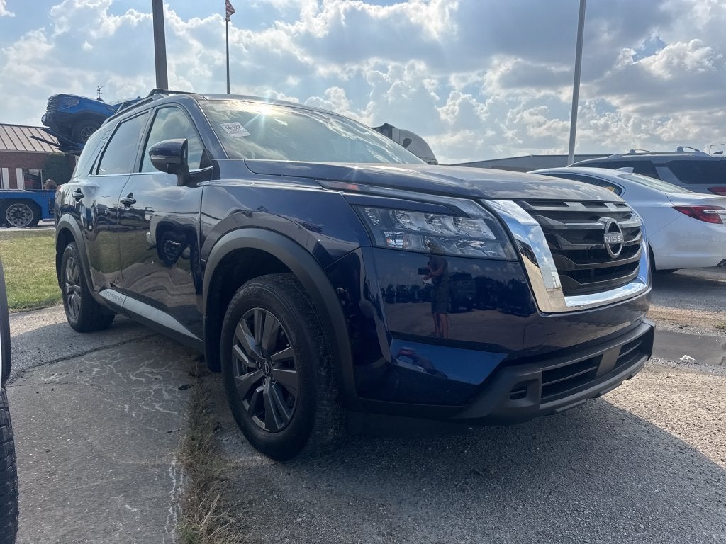 2025 Nissan Pathfinder SV