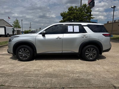 2024 Nissan Pathfinder SV