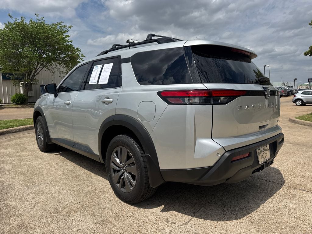 2024 Nissan Pathfinder SV