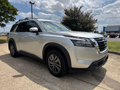 2024 Nissan Pathfinder SV