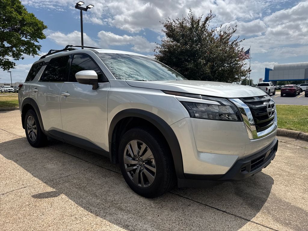 2024 Nissan Pathfinder SV