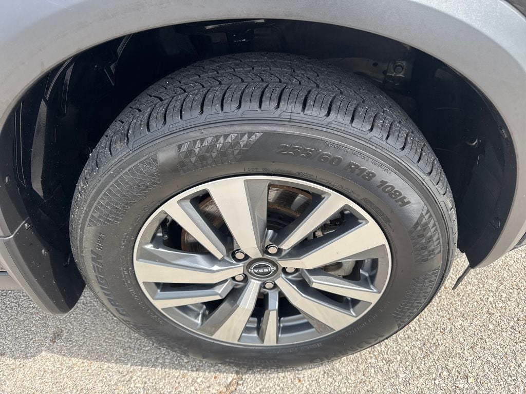 2025 Nissan Pathfinder SL