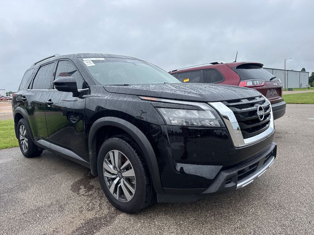 2025 Nissan Pathfinder SL