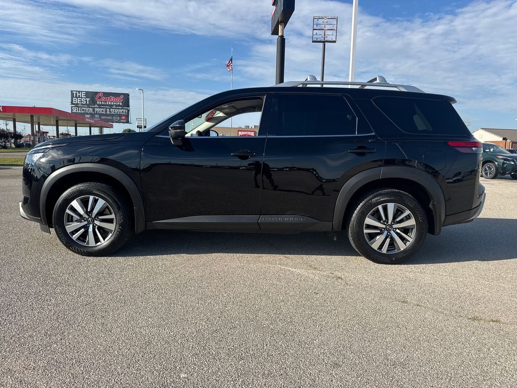 2025 Nissan Pathfinder SL