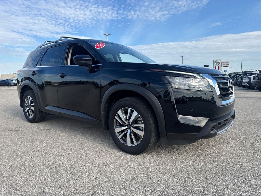 2025 Nissan Pathfinder SL