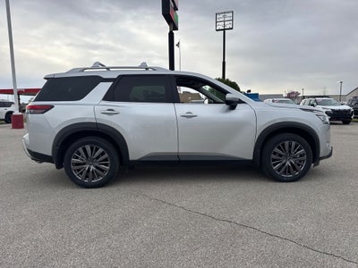 2024 Nissan Pathfinder SL