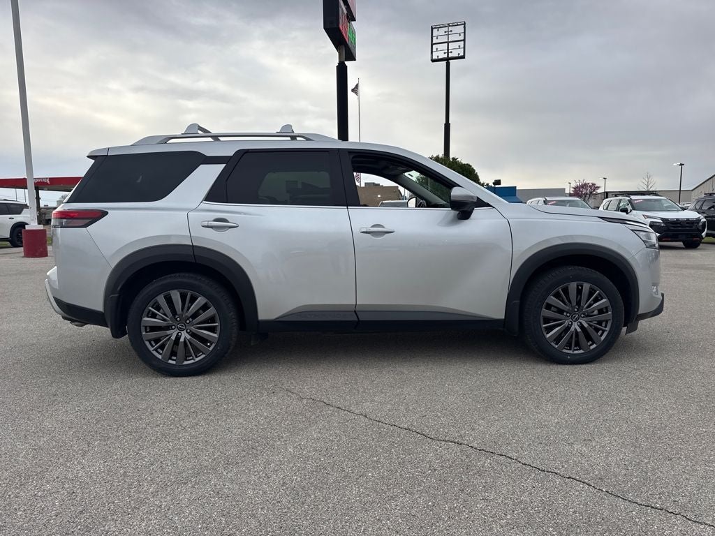 2024 Nissan Pathfinder SL