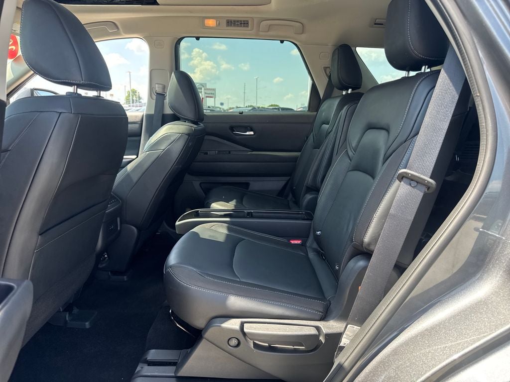 2022 Nissan Pathfinder SL