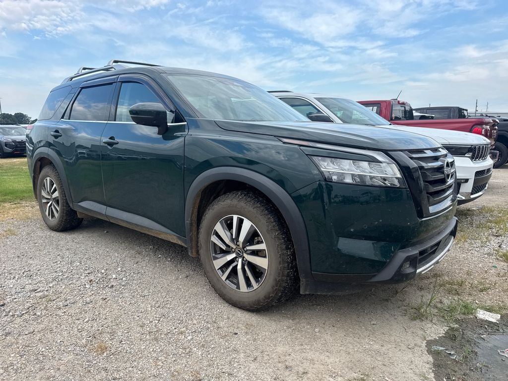 2023 Nissan Pathfinder SL