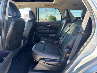 2025 Nissan Pathfinder Platinum