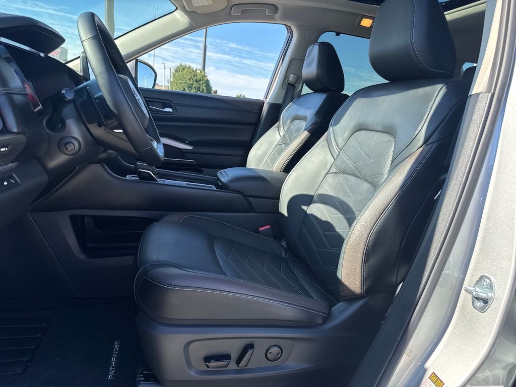 2025 Nissan Pathfinder Platinum