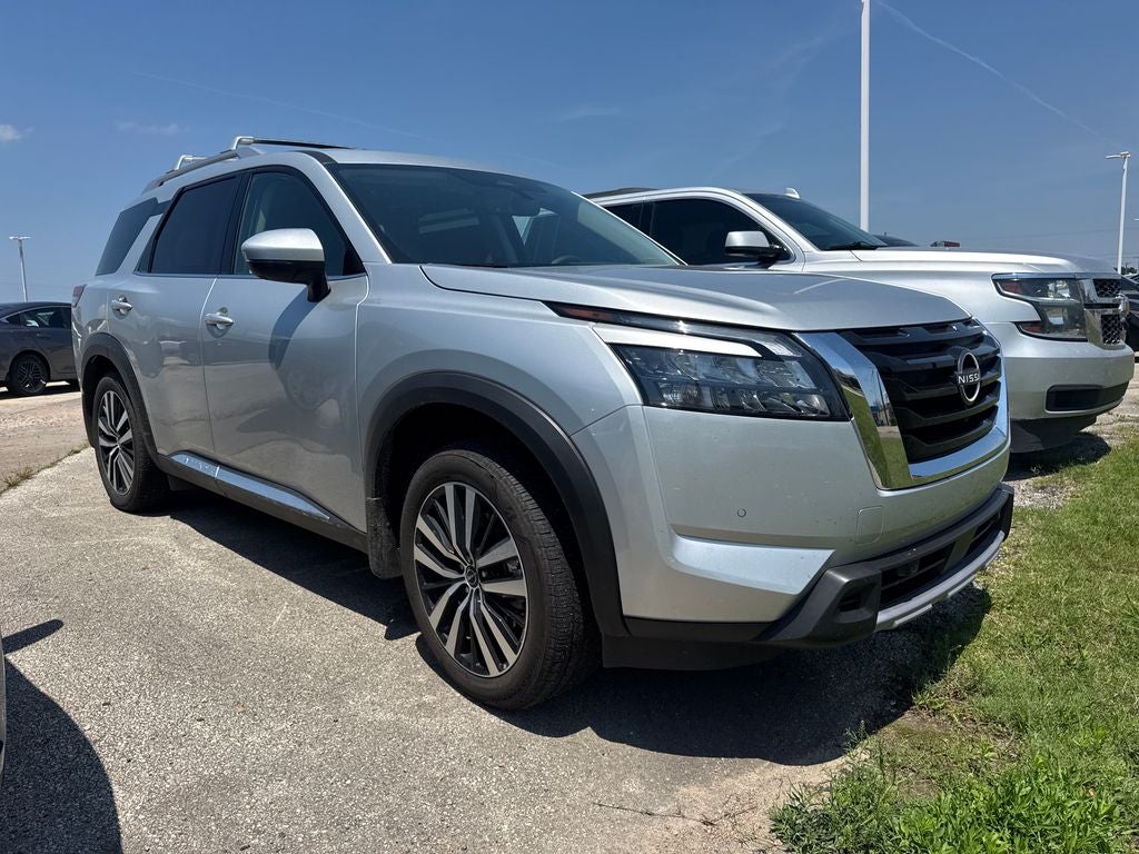 2025 Nissan Pathfinder Platinum