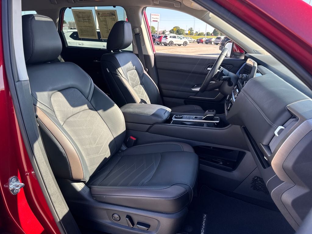 2025 Nissan Pathfinder Platinum